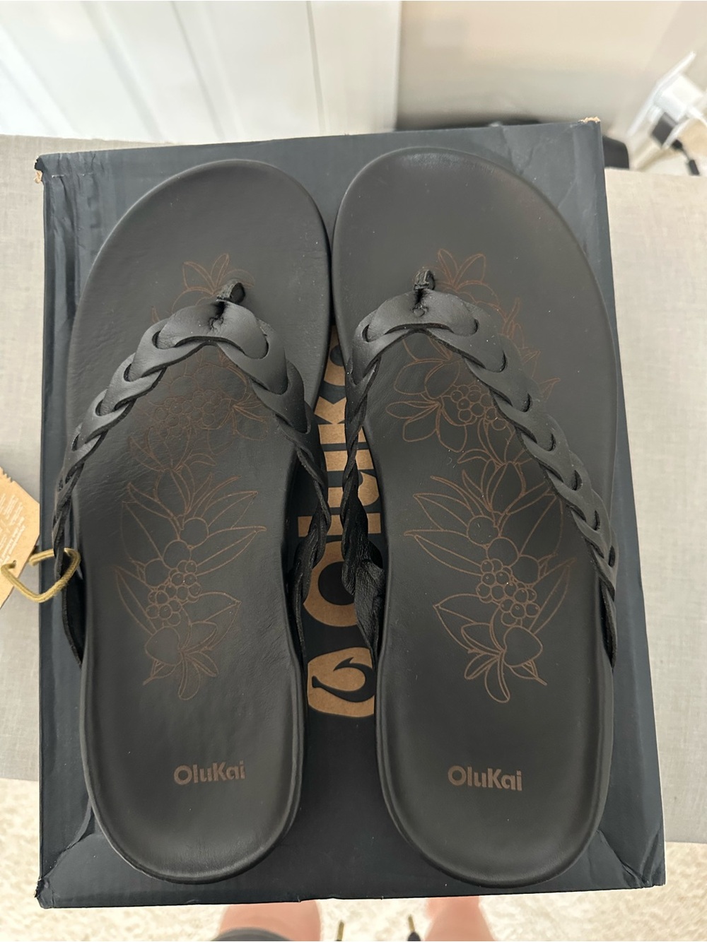 NWT OluKai Women's Lei Black Braided Leather Thong Sandals - Picture 8 of 8